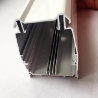 6063 Branco Preto Perfil Extrudado de Alumínio Quadrado Precisão Tomada de Fábrica